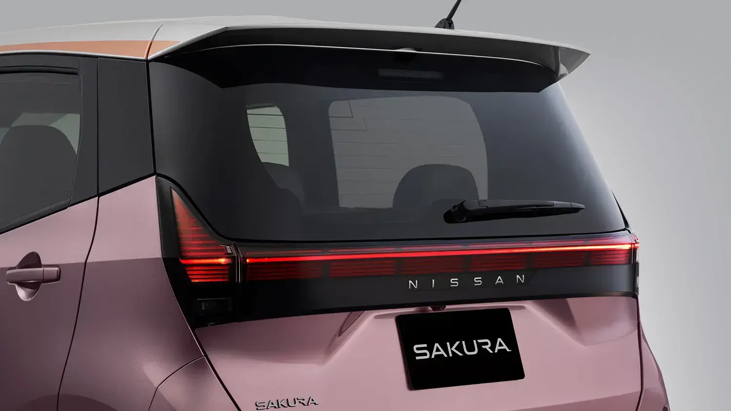 現行日産サクラのリアデザイン