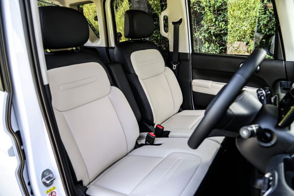 BYD RACCO 300 Premiumの前席シート