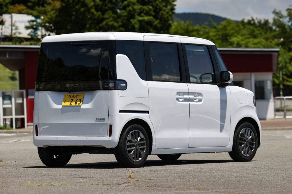 BYD RACCO 300 Premiumの右後方外観