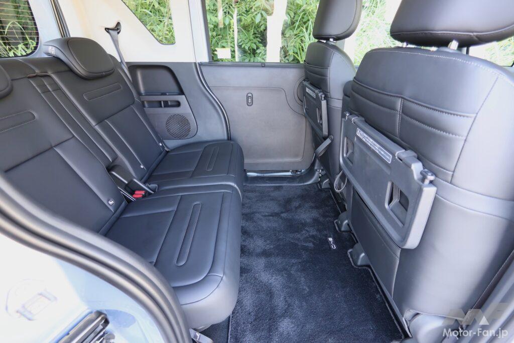 BYD RACCO 300 Premiumの後席足元とシート